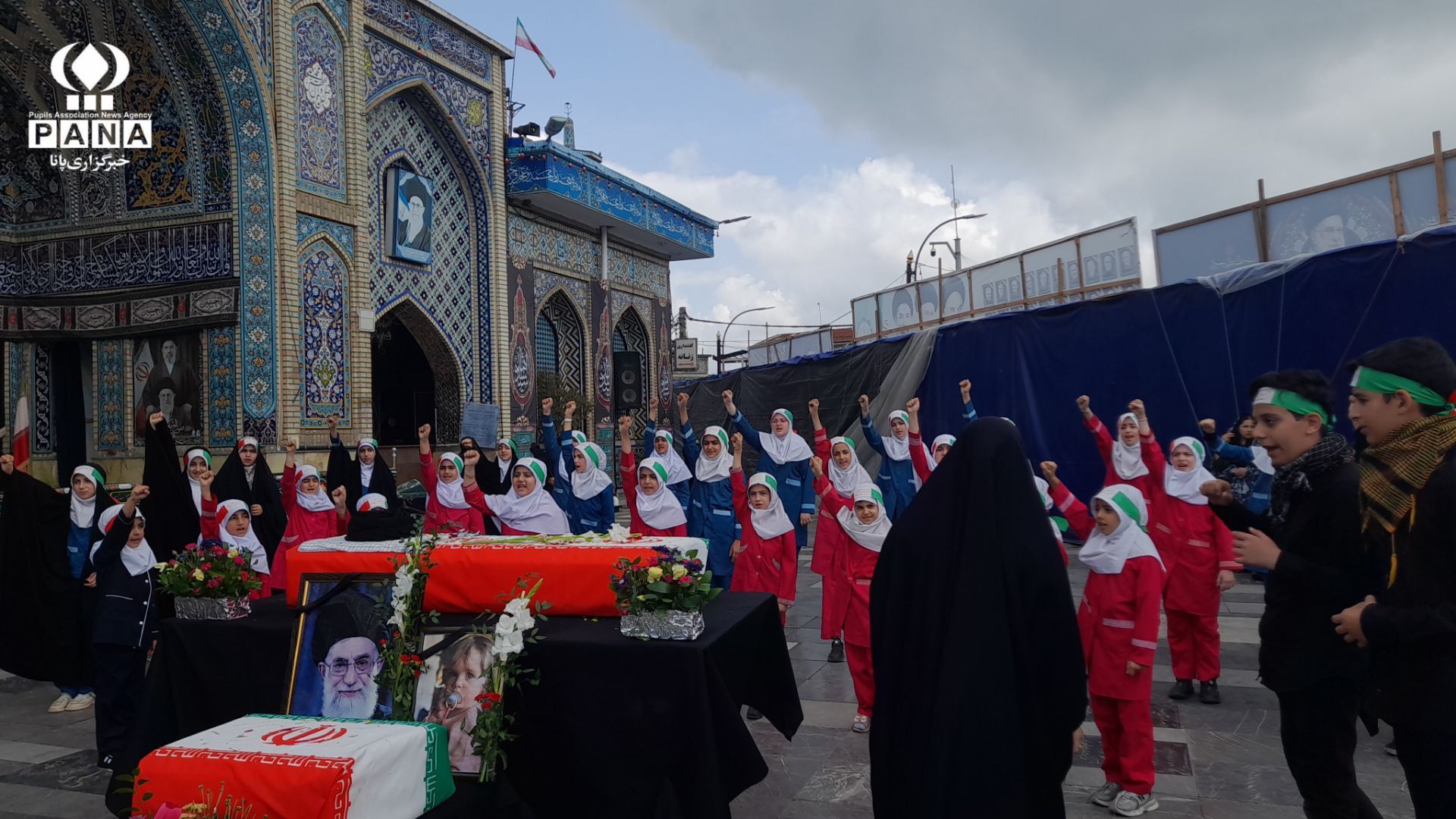 تشییع نمادین رهبر شهید