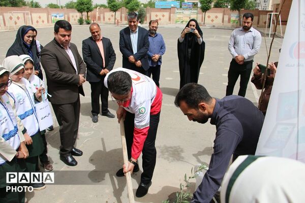  افتتاحیه اتاق بهداشت در مدرسه آیت‌الله خامنه‌ای قرچک به مناسبت هفته سلامت