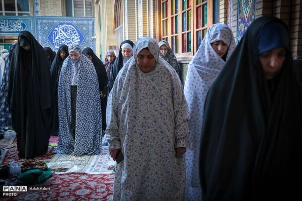 اقامه نماز عید سعید فطر در آستان مقدس امام زاده صالح(ع)