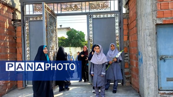 قدم‌های کوچک برخاک بزرگ