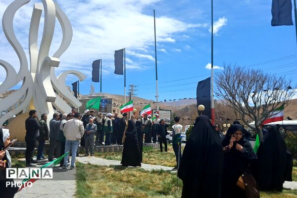 آیین اهتزاز پرچم متبرک رضوی همزمان با آغاز دهه کرامت