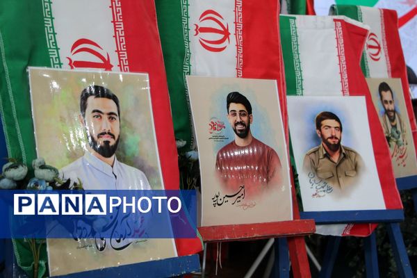 هم‌سرایی هزار نفری دانش‌آموزان یاور انقلاب در اسلامشهر