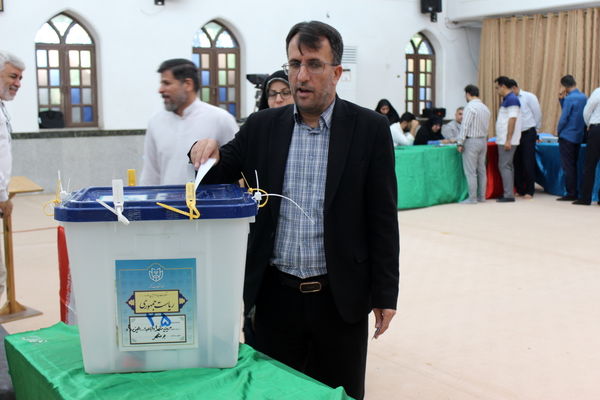 حضور پرشور مردم ولایت‌مدار بوشهر در پای صندوق‌های رأی