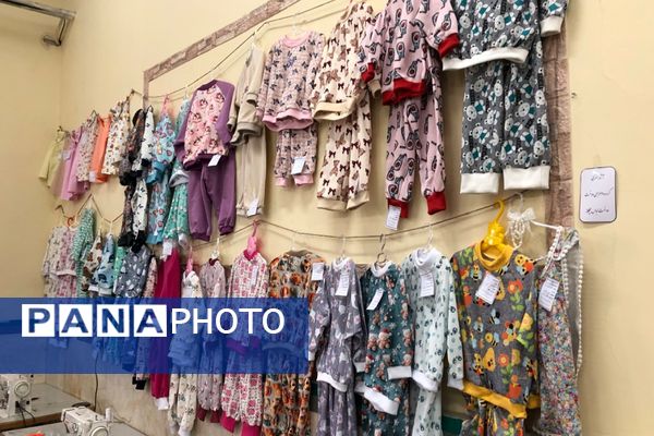 برپایی نمایشگاه آثار هنری دانش‌آموزان به مناسبت دهه فجر 