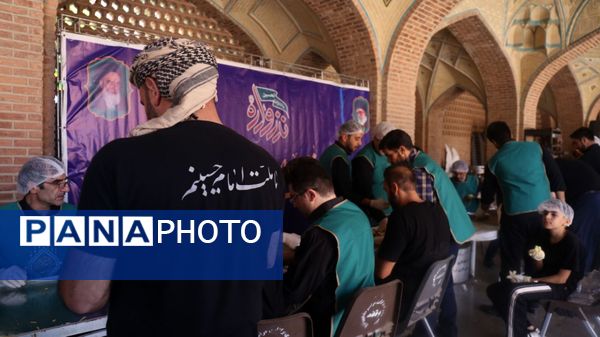  پخش 8600 غذای گرم با همت مرکز نیکوکاری شهید مهدی باکری و موسسه نذرواره در تبریز