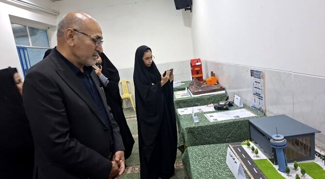  غرفه دبیرستان دخترانه شاهد طالقانی به مناسبت هفته مشاغل