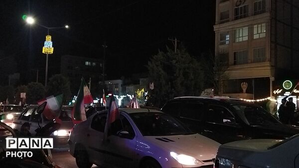 پرچم های ایران بر فراز بلوار فضل نیشابور قرار گرفت 