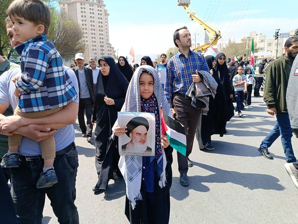 راهپیمایی باشکوه روز جهانی قدس در جوار بارگاه رضوی