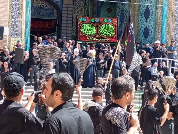اقامه عزا و نوحه خوانی در صحن آستان مقدس حضرت سلطانعلی(ع) 