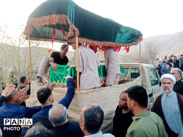 خاک سپاری پیکر شهید حمید عوض‌زاده در روستای خورخوروست فین