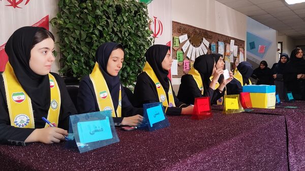  انتخابات شورای دانش آموزی در دبیرستان هوشیار