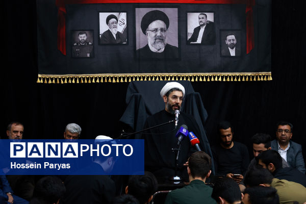 مراسم عزاداری شهادت خادم الرضا(ع) آیت‌الله سید ابراهیم رئیسی و همراهشان در مرکز آموزش عالی شهدای مکه