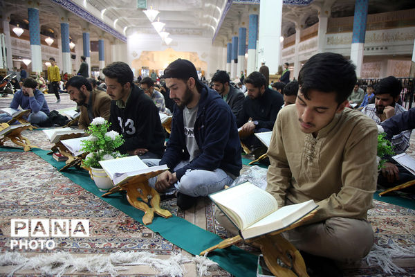 جزءخوانی خانوادگی قرآن کریم در حرم حضرت معصومه(س)