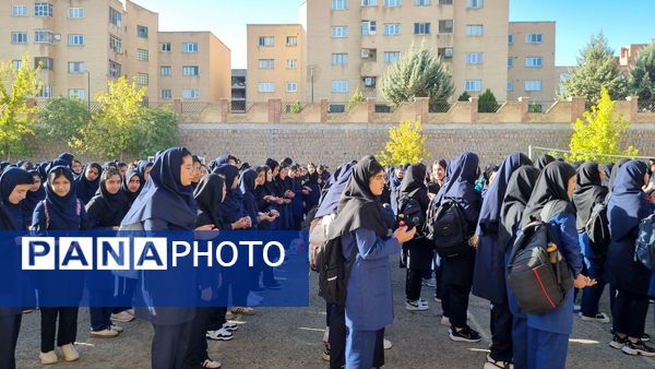 آیین بازگشایی مدارس و آغاز سال تحصیلی در دبیرستان دخترانه زکیه سنندج 