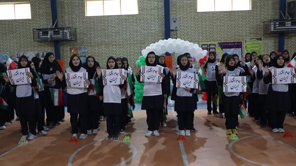 روشن شدن مشعل جام اقتدار ایران در آیین یادبود ۳۴ دانش‌آموز شهید بوشهر