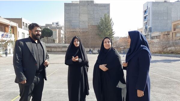 اولین نمایشگاه ماها در دبیرستان فرزانگان ۲ دوره دوم ناحیه ۷ مشهد