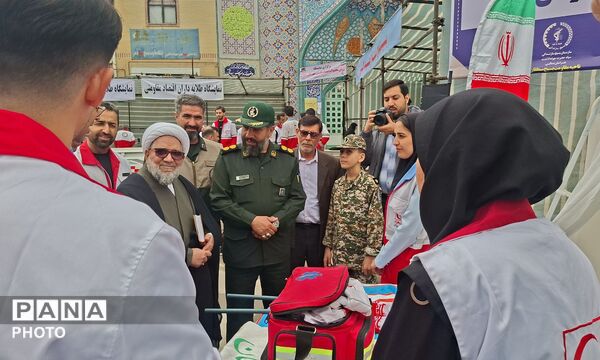 برپایی غرفه‌های خدمات‌رسانی و بسیجی  هم‌زمان با برنامه‌های ویژه روز جمعه