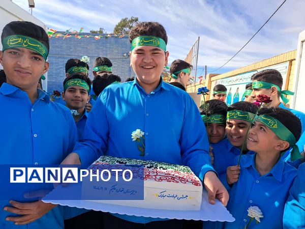 جشنِ تکلیفِ «به وقتِ میهن خدایی» دانش آموزان اشکذری همراه دستبوسی مادر