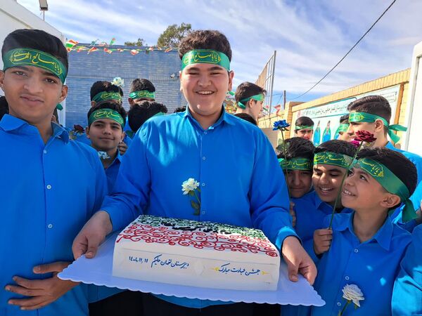 جشنِ تکلیفِ «به وقتِ میهن خدایی» دانش آموزان اشکذری همراه دستبوسی مادر