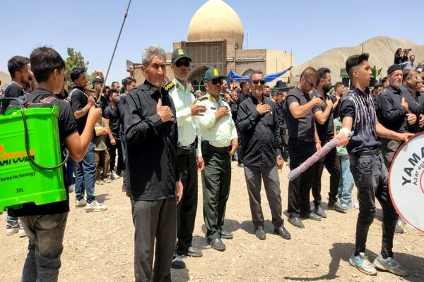 آئین با شکوه عزاداری آقا اباعبدالله الحسین (ع)در روز عاشوراحسینی
