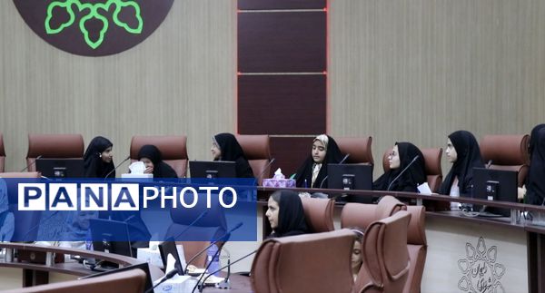 نشست ادبیات آیینی در دلیجان