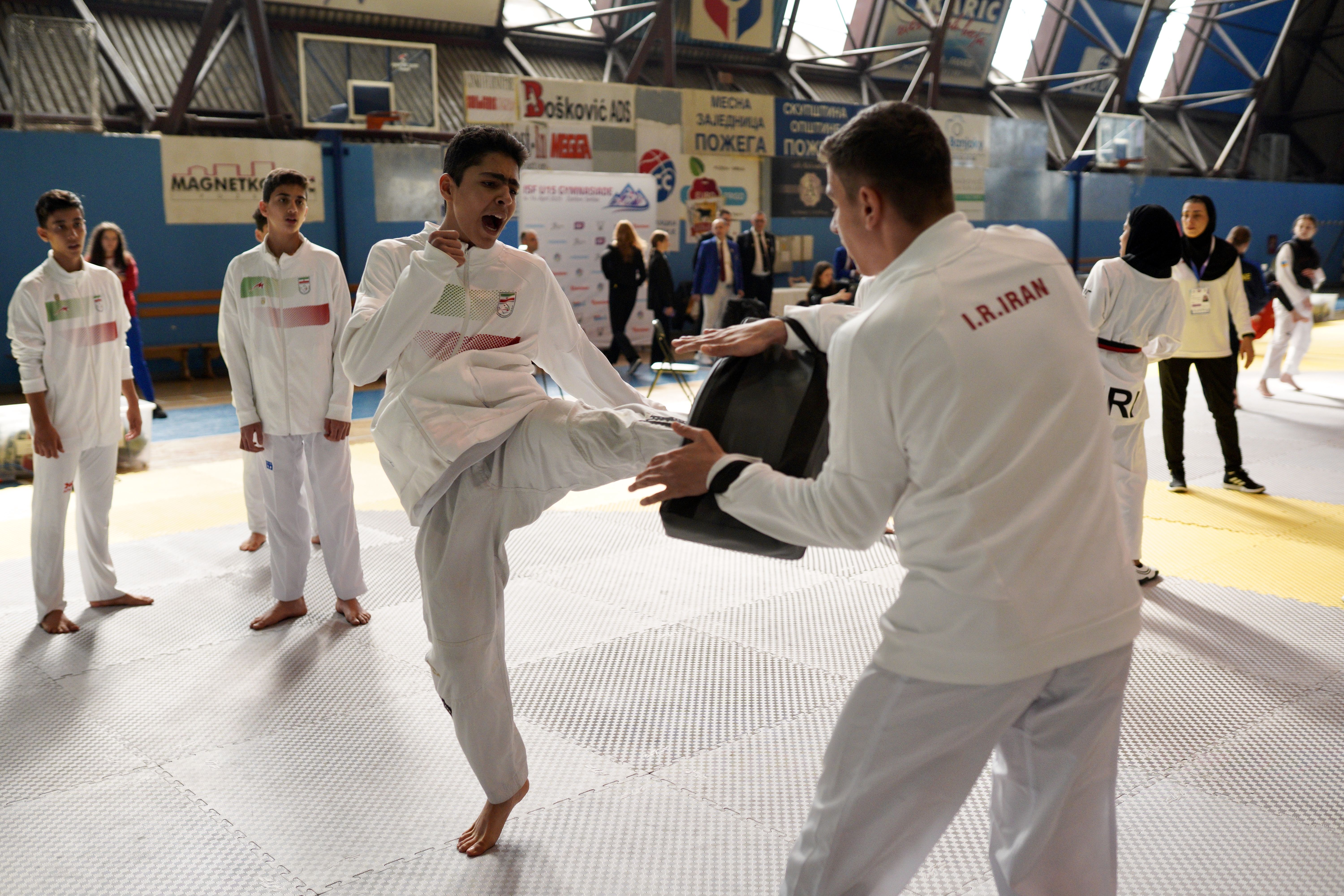 تکواندوکاران دختر و پسر دانش آموز ایران در یک قدمی تاتامی صربستان