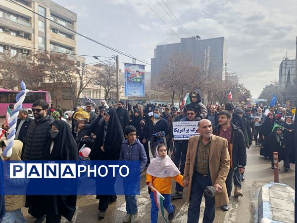 حضور چشمگیر مردم بجنورد در راهپیمایی ۲۲ بهمن