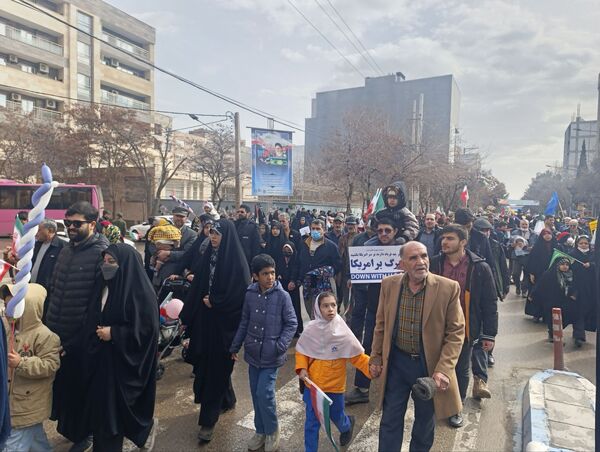 حضور چشمگیر مردم بجنورد در راهپیمایی ۲۲ بهمن
