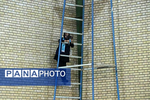 بهارستان دو صحنه همفکری، همدلی و همکاری پیشتازان در همایش یاوران انقلاب