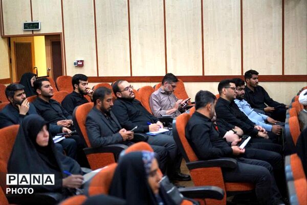 دومین نشست فعالان رسانه ای استان قم با موضوع تشییع رهبر شهید 