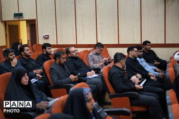 دومین نشست فعالان رسانه ای استان قم با موضوع تشییع رهبر شهید 