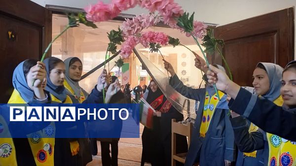 حضور پرشور نسل دهه‌هشتادی و نودی در راهپیمایی ۱۳ آبان