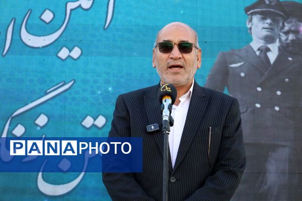 آیین نمادین نواختن «گلبانگ انقلاب اسلامی » در مدرسه احمد فتاحی ناحیه دو یزد