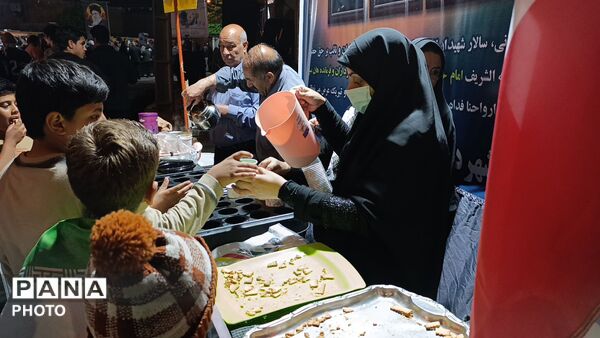 سیل جمعیت در میدان بهشتی و خیابان اصلی پلدختر