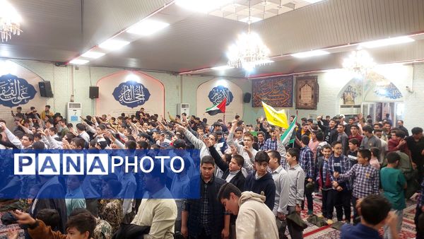 شادی دانش‌آموزان مشهدی در پی عملیات غیور مردان نیروهای سپاه وتجمع در مهدیه مشهد