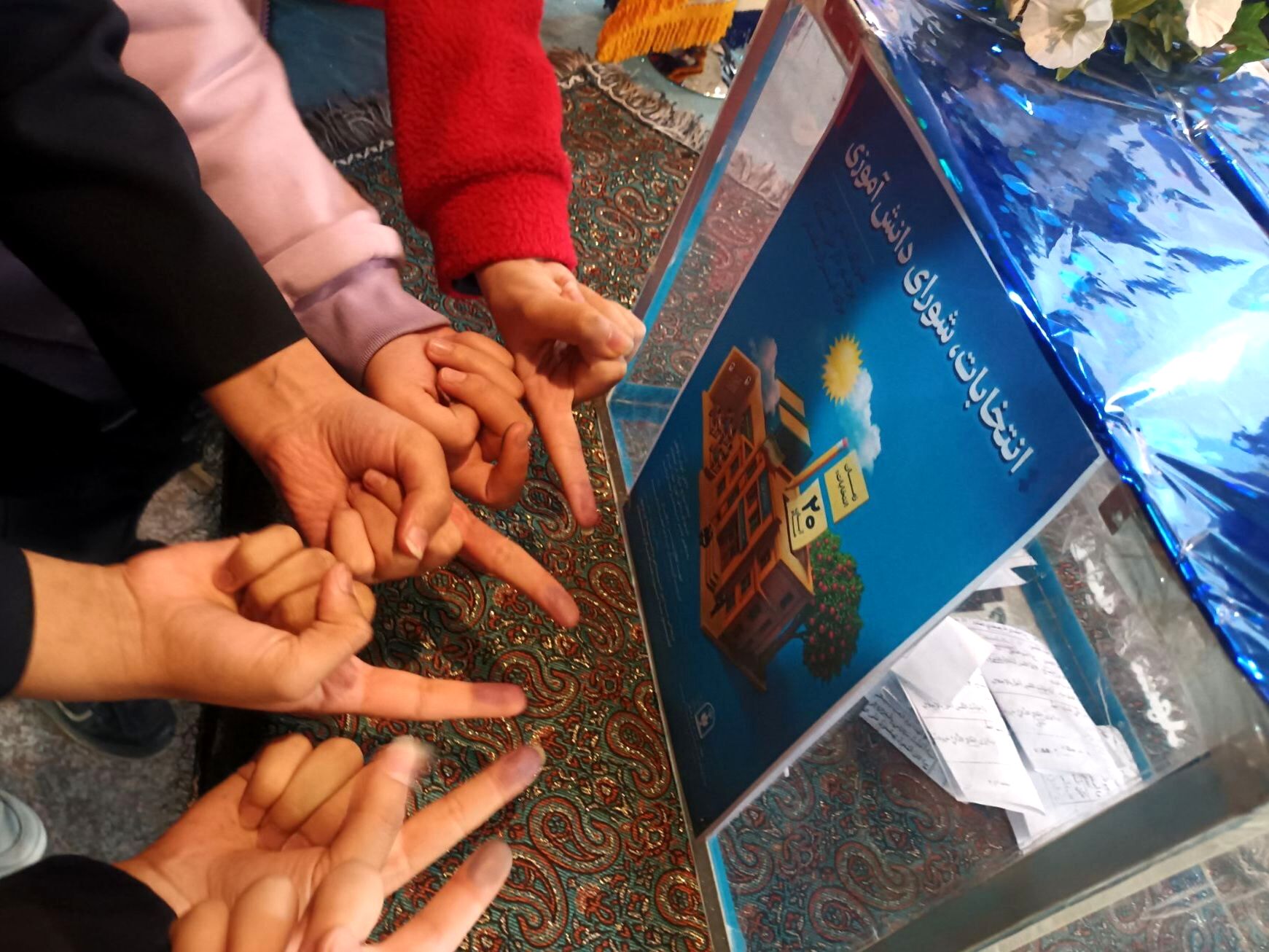 انتخاب نماینده دانش آموزان در دبیرستان نمونه فرهنگ مهشید مصلی نژاد ناحیه ۶