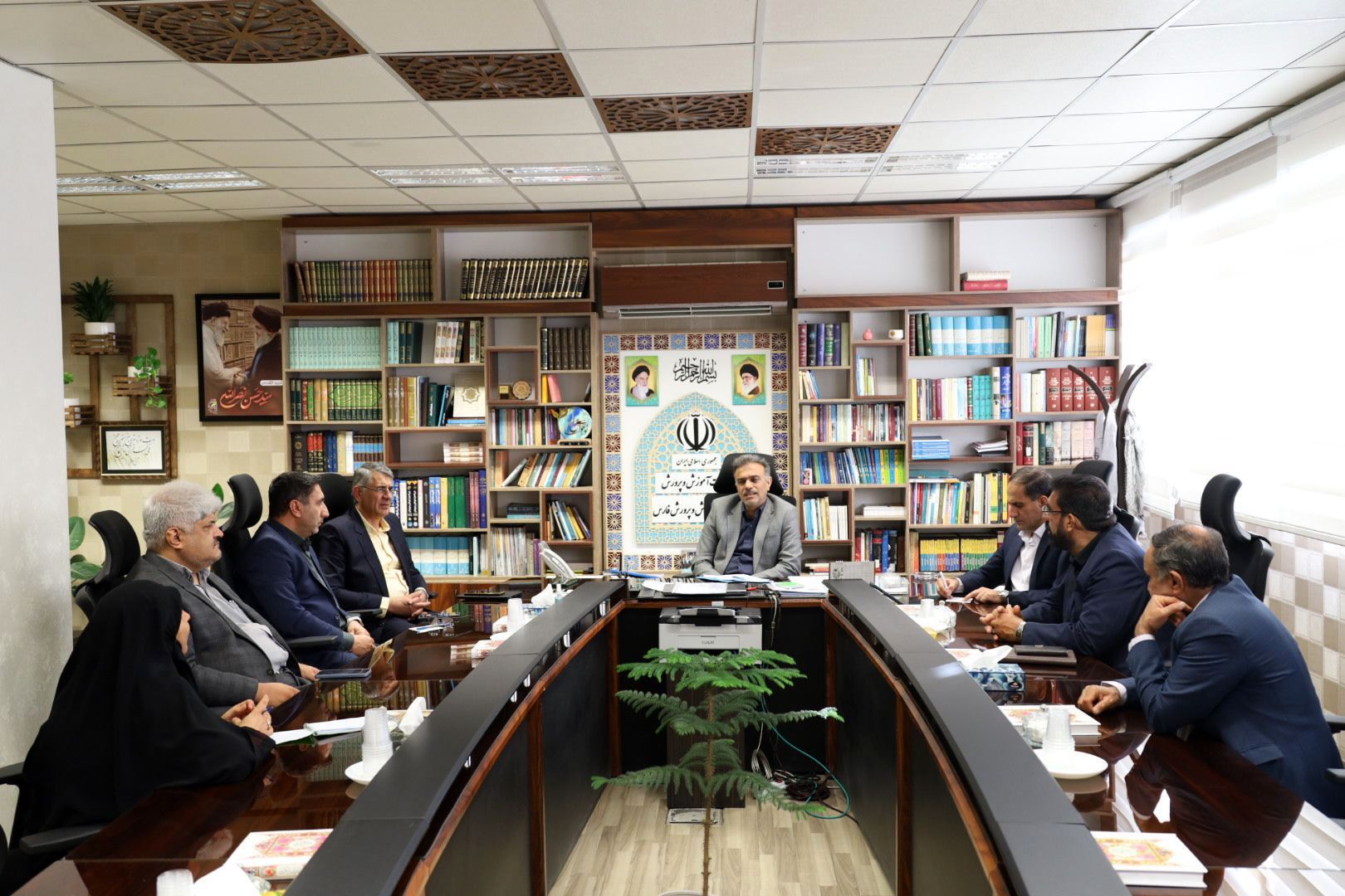 برگزاری همایش پیرغلامان فرهنگی حسینی در آموزش وپرورش استان فارس
