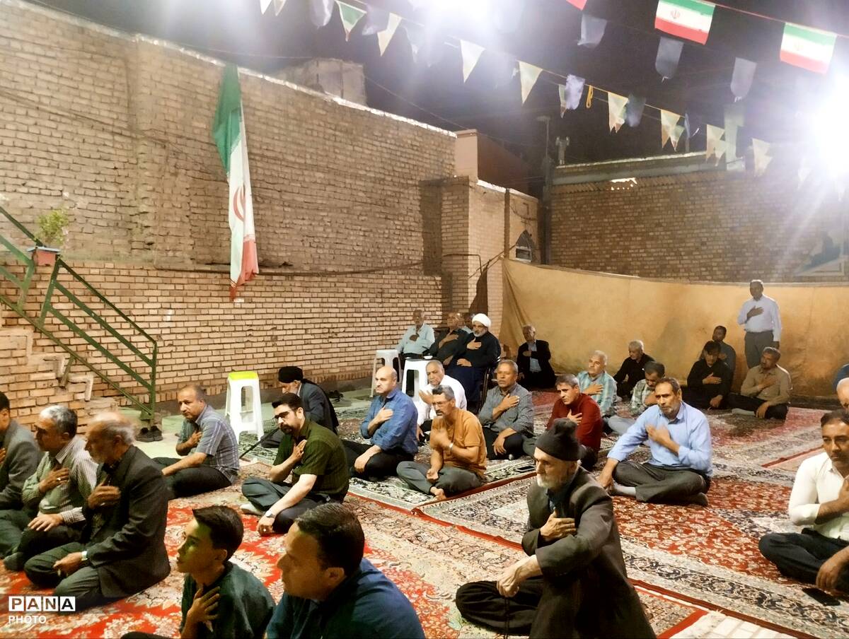 سوگِ غربتِ جوادالائمه (ع)؛ دل‌های شکسته در شبی آکنده از اشک به هم رسیدند