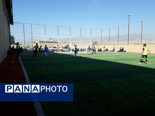 برگزاری مسابقات فوتبال به مناسبت ایام فاطمیه در خلیل آباد 