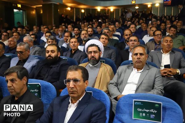 آغاز طرح ملی آموزش هوش مصنوعی در مدارس غیردولتی با حضور مقامات ارشد کشور در تبریز