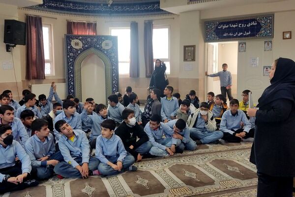 معاینات پزشکی دانش‌آموزان مدرسه انصارالمهدی قرچک