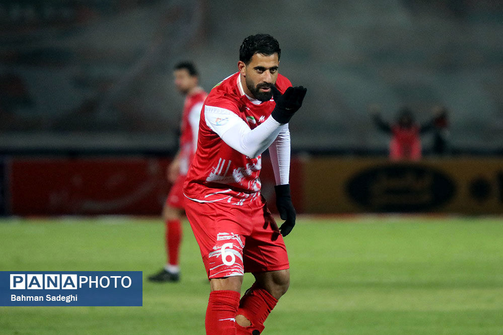 تمدید قرارداد دو ستاره پرسپولیس برروی میز درویش