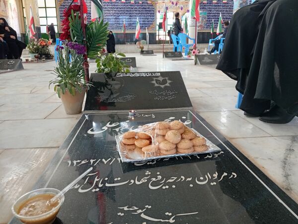 محفل شهدا در گلزار شهدای شهر بن 