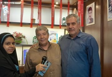 دختران  بصیرت داشته و حول محور ولایت بگردند