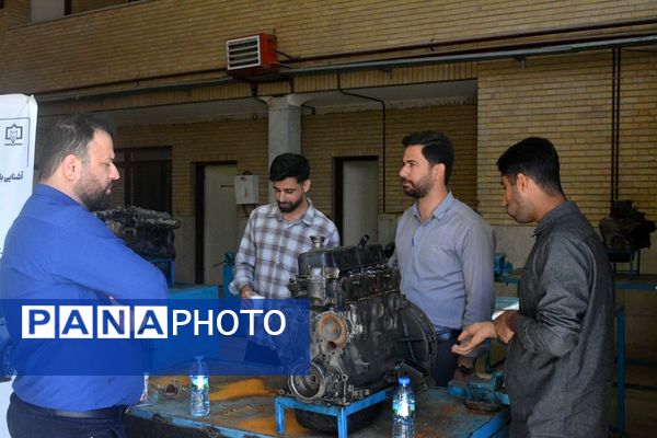 برگزاری کارگاه آموزشی آشنایی با سیستم موتور و سیستم سوخت‌رسانی خودرو در بهارستان 2