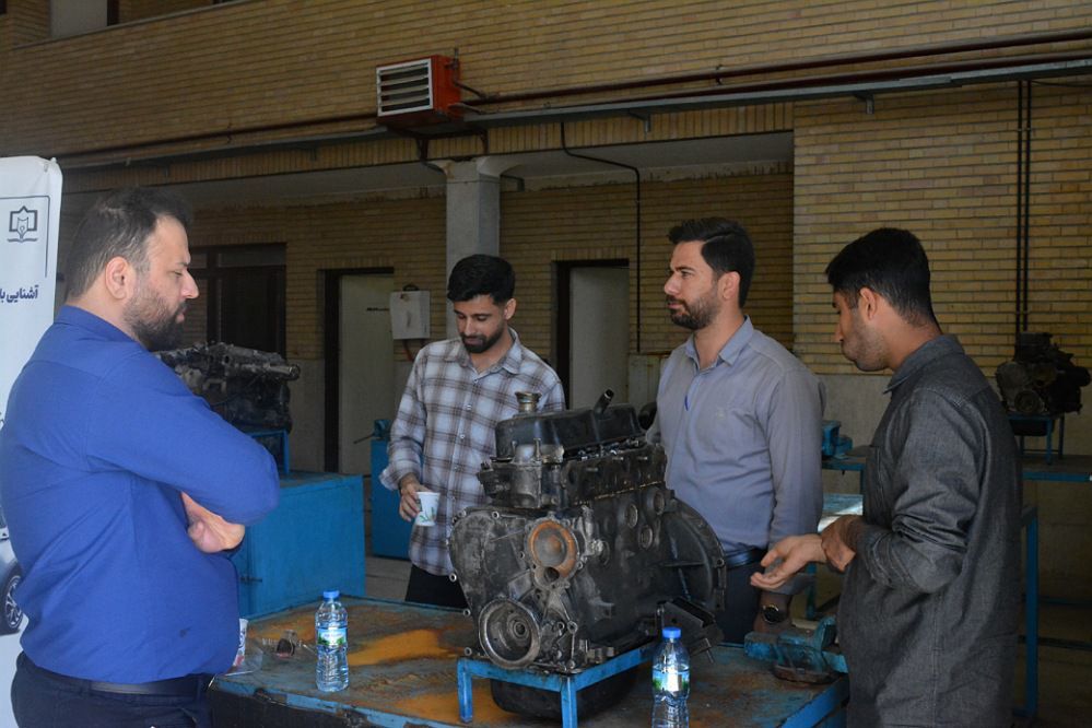 برگزاری کارگاه آموزشی آشنایی با سیستم موتور و سیستم سوخت‌رسانی خودرو در بهارستان 2