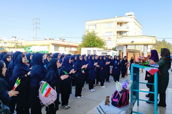 جشن بازگشایی مدارس در دبیرستان الزهرا(س) ناحیه چهار شیراز