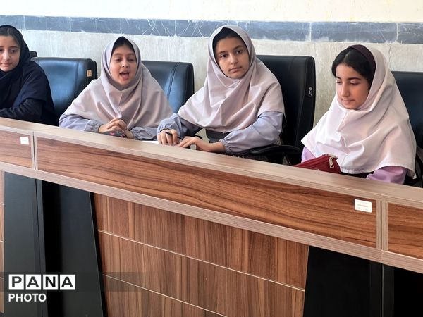 اولین جلسه آموزش خبرنگاری برای دانش‌آموزان پانا در هشتگرد 