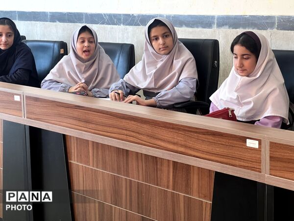 اولین جلسه آموزش خبرنگاری برای دانش‌آموزان پانا در هشتگرد 