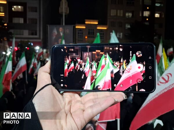 تجمع شبانهٔ شهروندان در پنجاه‌ونهمین شب یادبود در بلوار فضل